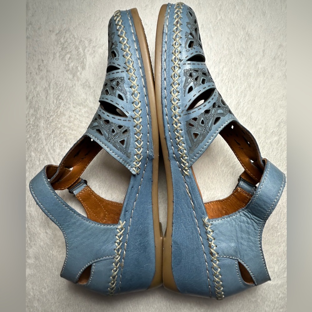 Spring Step IRIN Blue Leather Etched Design T-Strap Sandals with 2” Heel Size 9 - Picture 3 of 12